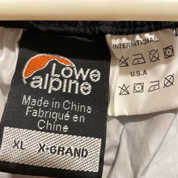 Hiking, ski, or rain pants - Picture 3 of 3